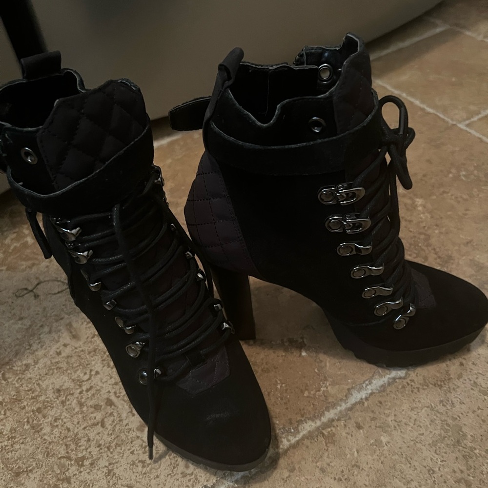 🦊🥰Guess Black High Heel Ankle Boots - Picture 4 of 8